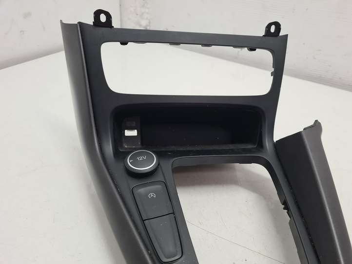 Ford Focus (2015 - 2019)  F1EBA044H83A Рамка рычага переключения передач