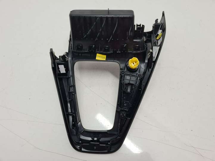Ford Focus (2015 - 2019)  F1EBA044H83A Рамка рычага переключения передач