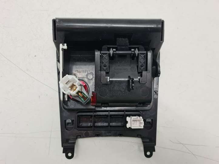 Volkswagen Golf V (2003 - 2009)  1K0863475H Пепельница
