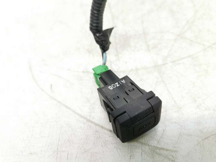 Honda CR-V (2009 - 2012)  M34736 Разъем AUX
