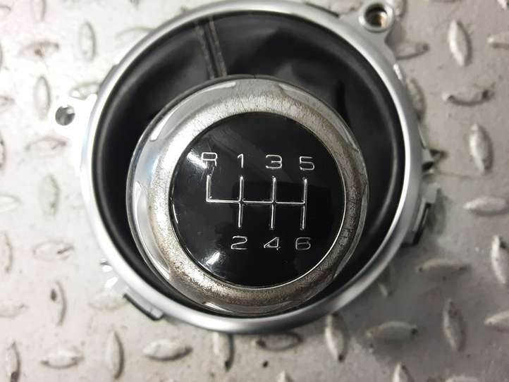 Audi TT (2006 - 2010)  8J0711113E Отделка рычага переключения передач (кожа, головка)
