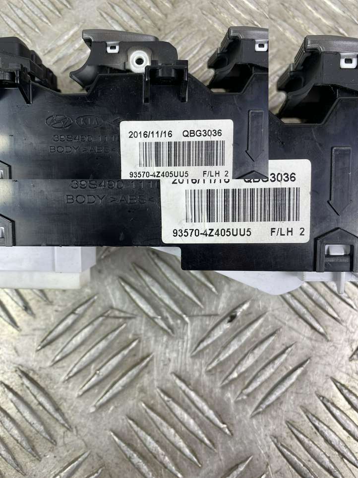 Hyundai Santa Fe (2015 - 2018)  935704Z405UU5 Кнопка стеклоподъемников