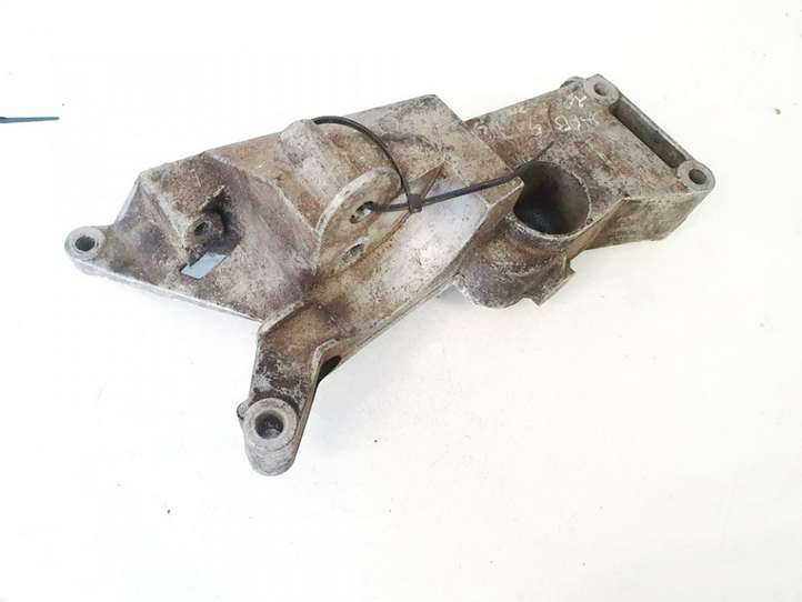 Saab 9-5 (1998 - 2005)  4576161 Кронштейн