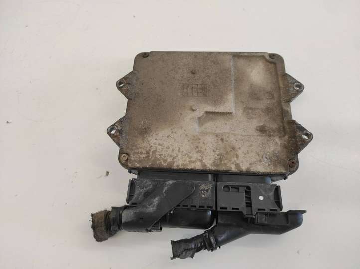 Opel Meriva (2006 - 2010)  55568627LF Блок управления двигателя