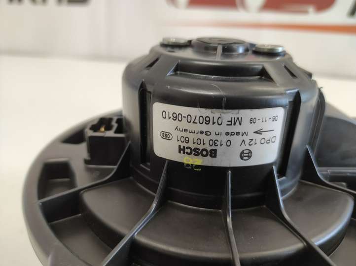 Toyota Corolla Verso AR10 (2004 - 2009)  0130101601 Вентилятор печки