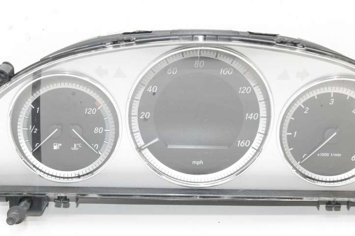 Mercedes-Benz C W204 (2007 - 2014)  A2049004402 Спидометр (приборный щиток)