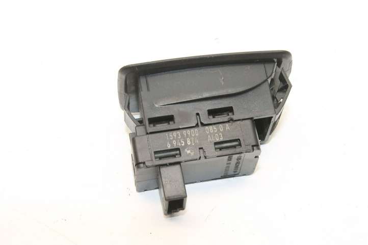 BMW 3 E92 E93 (2005 - 2014)  6945874 Кнопка крюка в багажнике