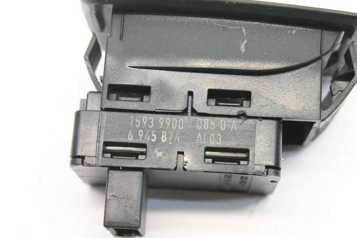 BMW 3 E92 E93 (2005 - 2014)  6945874 Кнопка крюка в багажнике
