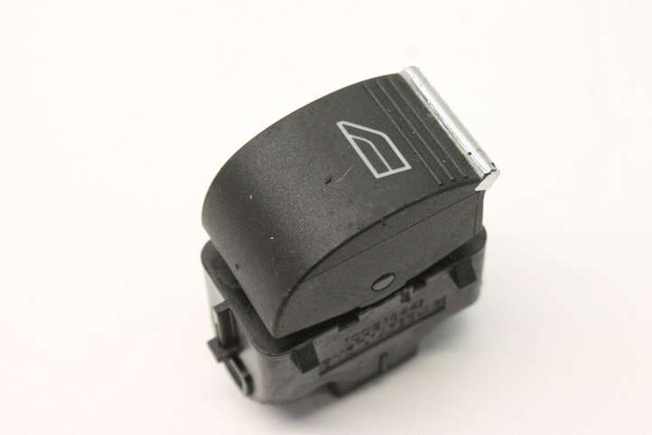 Ford Focus (2011 - 2015)  BM5T14529AB Кнопка крюка в багажнике