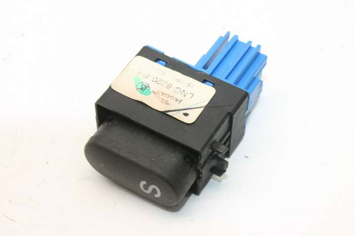 Jaguar XJ X308 (1998 - 2002)  LNC6220BB Кнопка крюка в багажнике