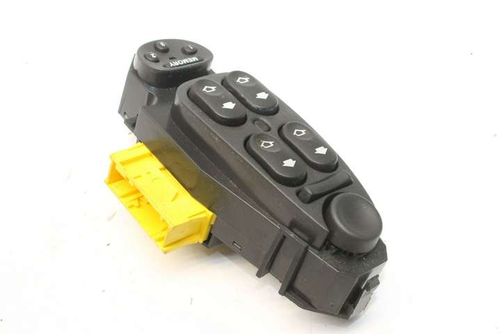 Jaguar XJ X308 (1998 - 2002)  LNC6330BF Кнопка крюка в багажнике