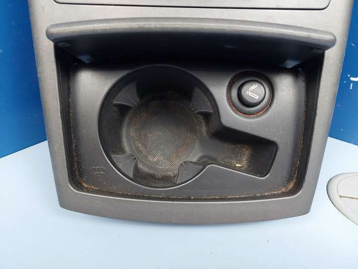 Audi A6 (2004 - 2008)  4F1864261 Центральная консоль