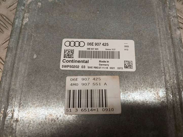 Audi Q7 4M (2015 - )  06E907425 Блок управления двигателя