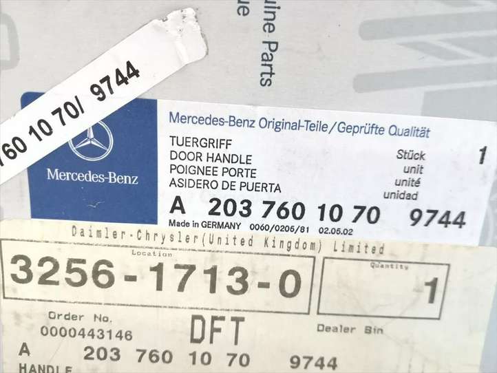Mercedes-Benz C AMG W203 (2000 - 2007)  A2037601070 Наружная ручка