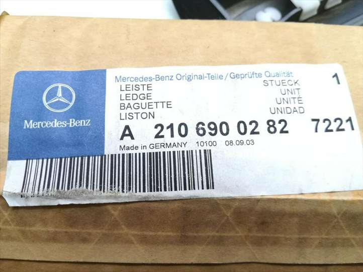 Mercedes-Benz E W210 (1995 - 2002)  A2106900282 Отделка крыла (молдинги)