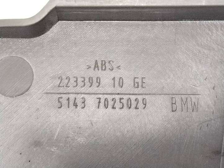 BMW 5 E60 E61 (2004 - 2010)  7025029 Отделка переднего порога (внутренняя)