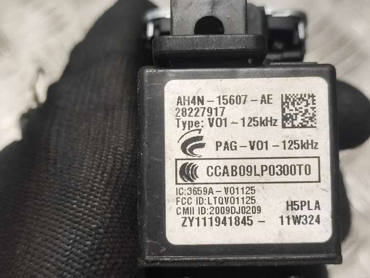 Land Rover Range Rover (2009 - 2012)  AH4N15607 Считывающее устройство иммобилайзера (антенна)