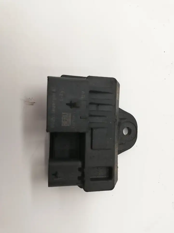 BMW 3 F30 F35 F31 (2012 - 2018)  851947202 Реле подогрева свеч