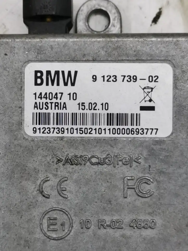BMW 5 E60 E61 (2004 - 2010) 9123739 Усилитель антенны — фото 3