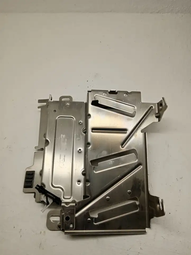 BMW 7 G11 G12 (2015 - 2022)  9353270 Держатель / кронштейн усилителя звука