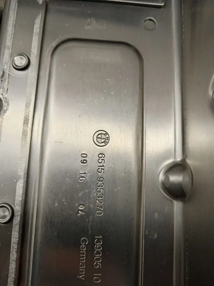 BMW 7 G11 G12 (2015 - 2022)  9353270 Держатель / кронштейн усилителя звука