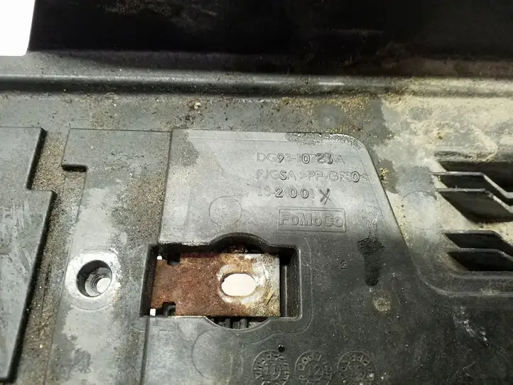 Ford Fusion II (2013 - ) DG9310723A Площадка аккумулятора — фото 3