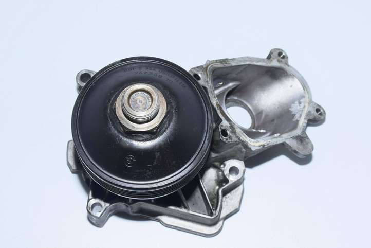 BMW 5 E39 (1996 - 2003)  2354055 Водяной насос