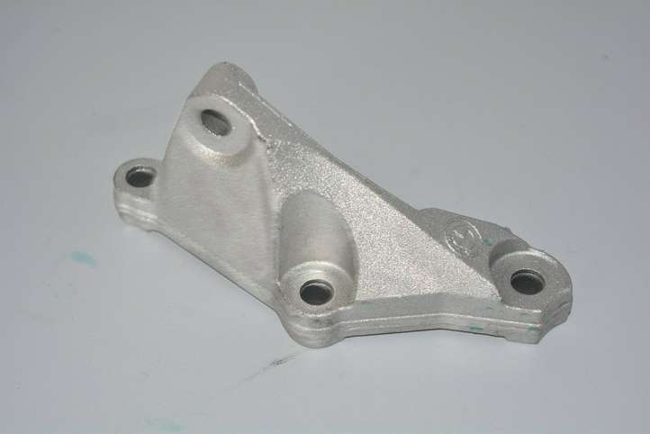 BMW 5 F10 F11 (2009 - 2016)  13517810698 Кронштейн