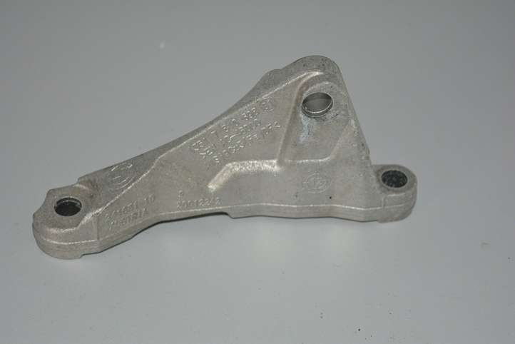 BMW 1 F20 F21 (2011 - 2019)  7810698 Кронштейн