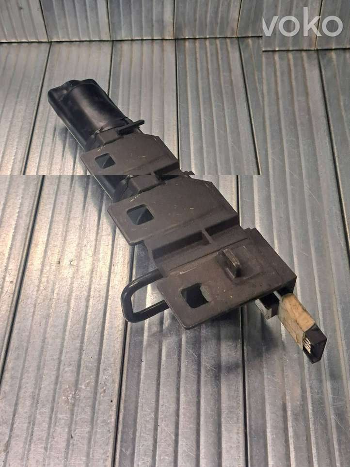 Renault Vel Satis (2002 - 2005)  82800515 Замок задней крышки
