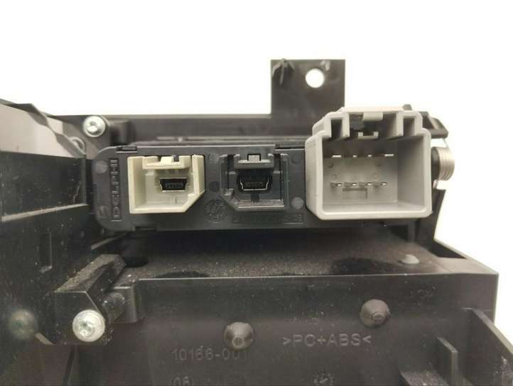 Maserati Ghibli (2017 - )  670102009 Разъем AUX