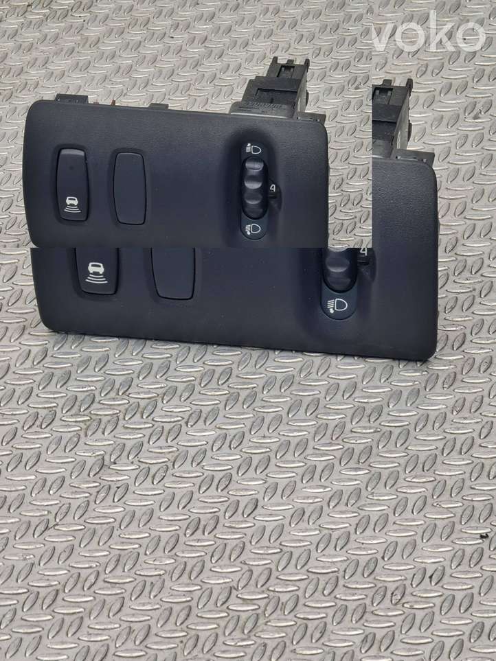 Renault Kangoo II (2008 - 2014)  8200566640 Другие включатели / ручки/ переключатели