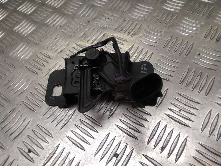 Opel Astra (2009 - 2012)  13312131 Замок капота