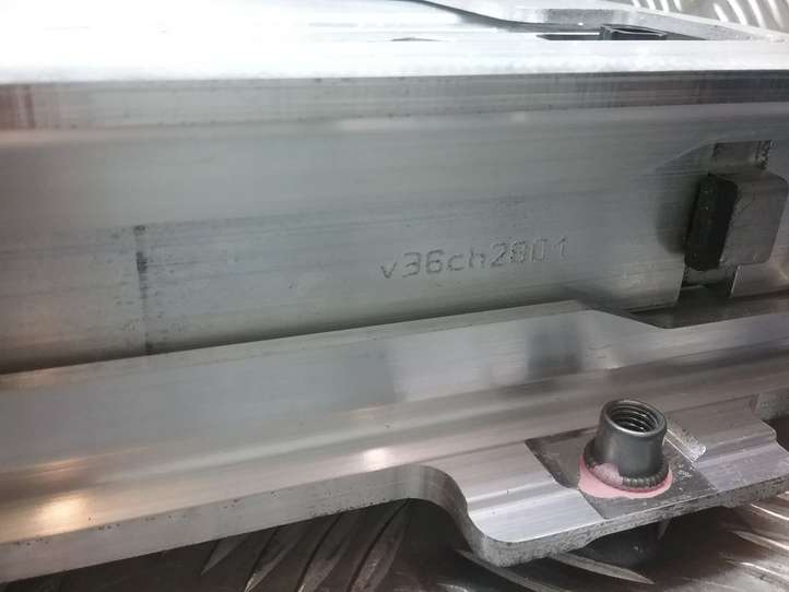 Audi A4 (2004 - 2009)  8H0880077 Звукоизоляция крыши