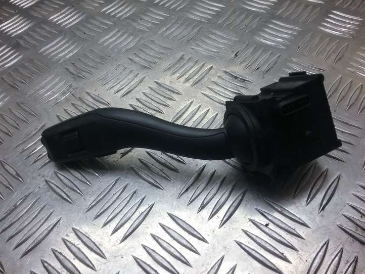 Audi A4 (2004 - 2009)  4E0953503B Ручка стеклоочистителей