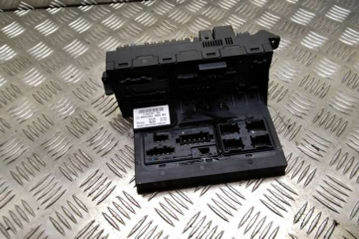 Mercedes-Benz CLS C219 (2003 - 2011)  2115457301 Блок предохранителей