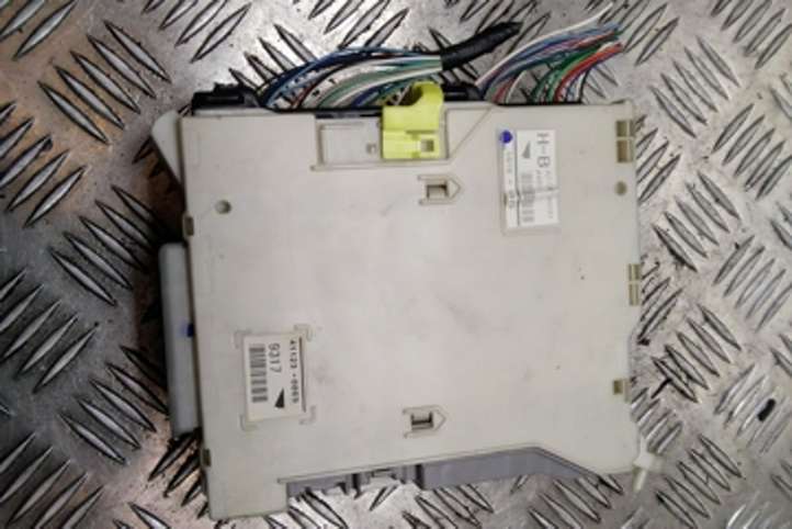 Lexus GS 300 350 430 450h (2004 - 2007)  8273030281 Ящик предохранителей (комплект)