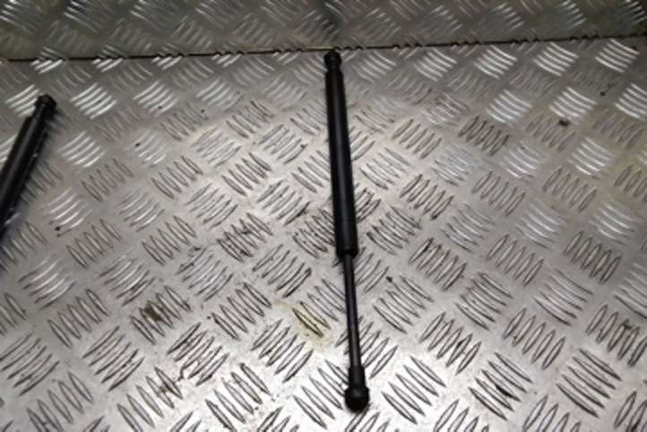 Volkswagen Touareg I (2002 - 2010)  7L6845587A Амортизатор крышки багажника