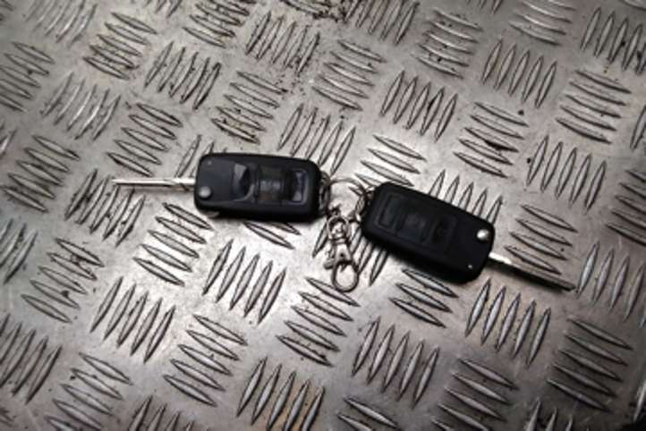 Volkswagen Touareg I (2002 - 2010)  7L0927807B Ключ / карточка зажигания