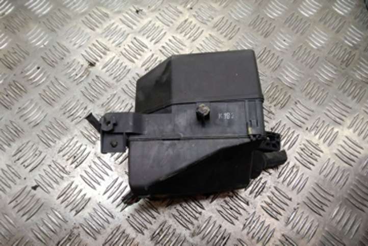 Toyota Yaris (1999 - 2003)  71545127 Ящик предохранителей (комплект)