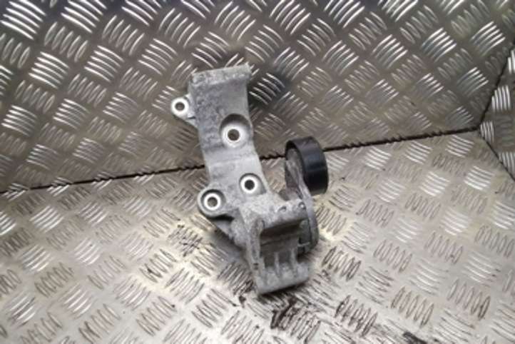 Opel Meriva (2010 - 2014)  55565570 Кронштейн генератора