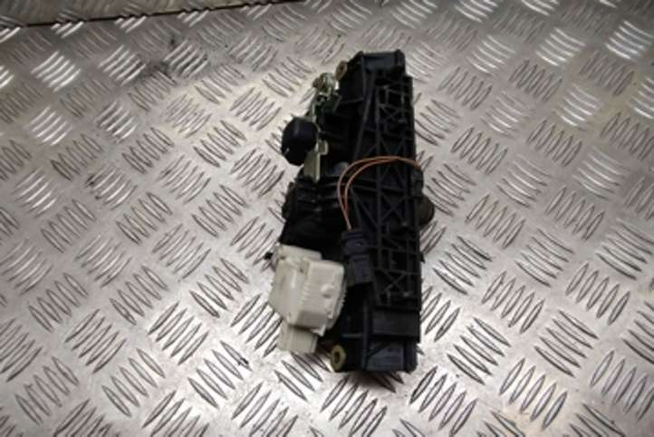 Audi A6 (2001 - 2004)  8D9827565C Ручка задней крышки