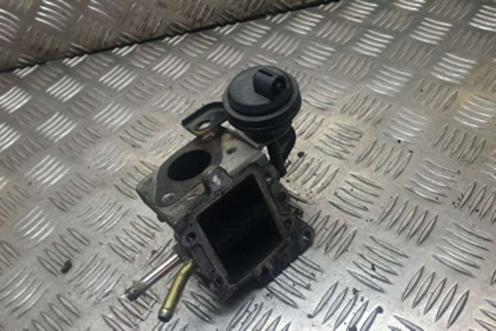 Volkswagen Golf IV (1998 - 2005)  033131063C Клапан EGR