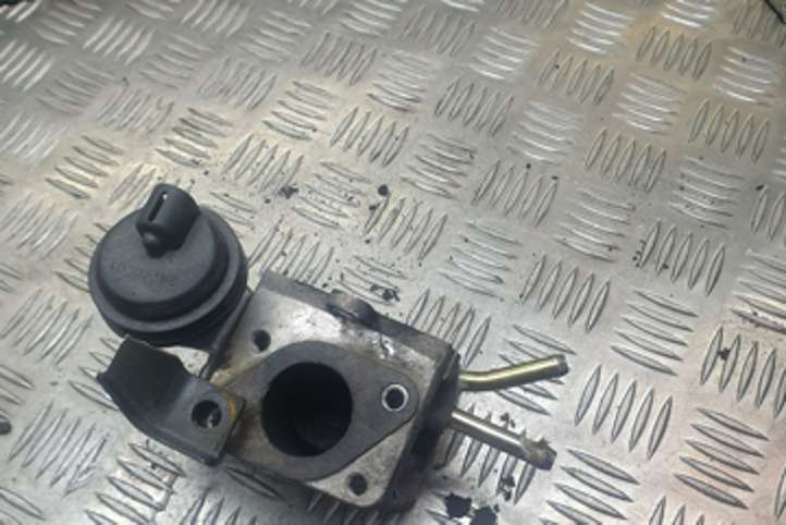 Volkswagen Golf IV (1998 - 2005)  033131063C Клапан EGR