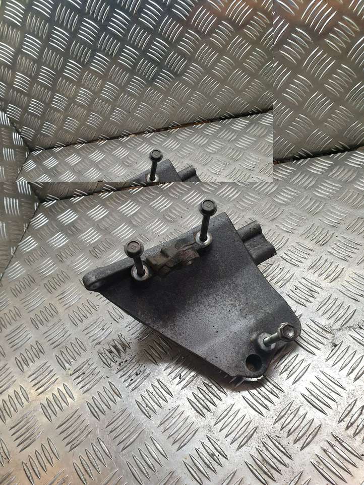 Subaru Outback (2003 - 2007)  505 Кронштейн