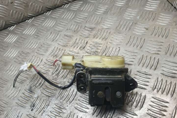 Mazda MPV (1999 - 2006)  030318 Замок задней крышки