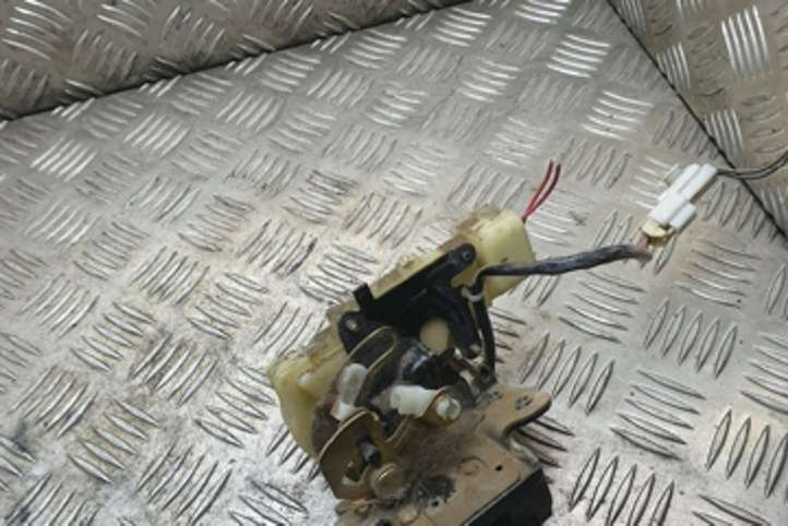 Mazda MPV (1999 - 2006)  030318 Замок задней крышки
