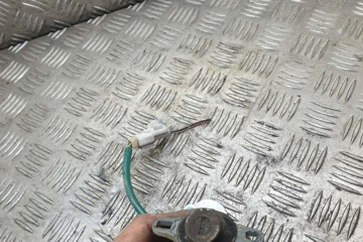 Mazda MPV (1999 - 2006)  3C04 Замок задней крышки
