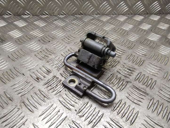 Audi A3/S3 8P (2004 - 2008)  8E0831412B Нижняя петля передней двери