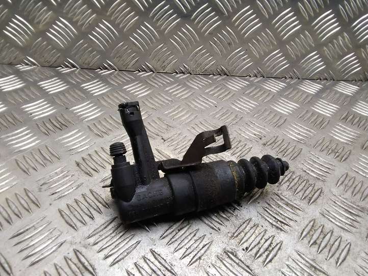 Audi A4 (2000 - 2006)  8E0721257E Рабочий цилиндр сцепления